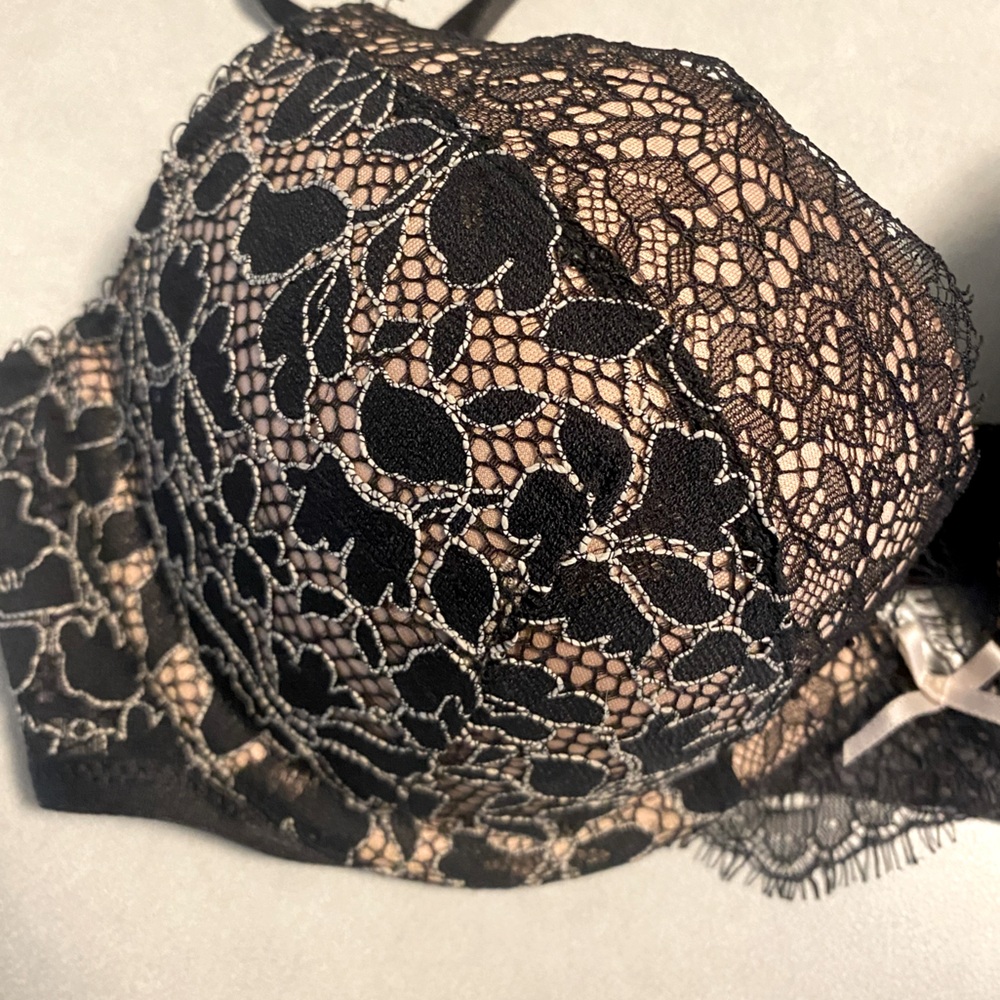 Victoria Secret Lace Push Up Bra size 32C - Picture 6 of 7